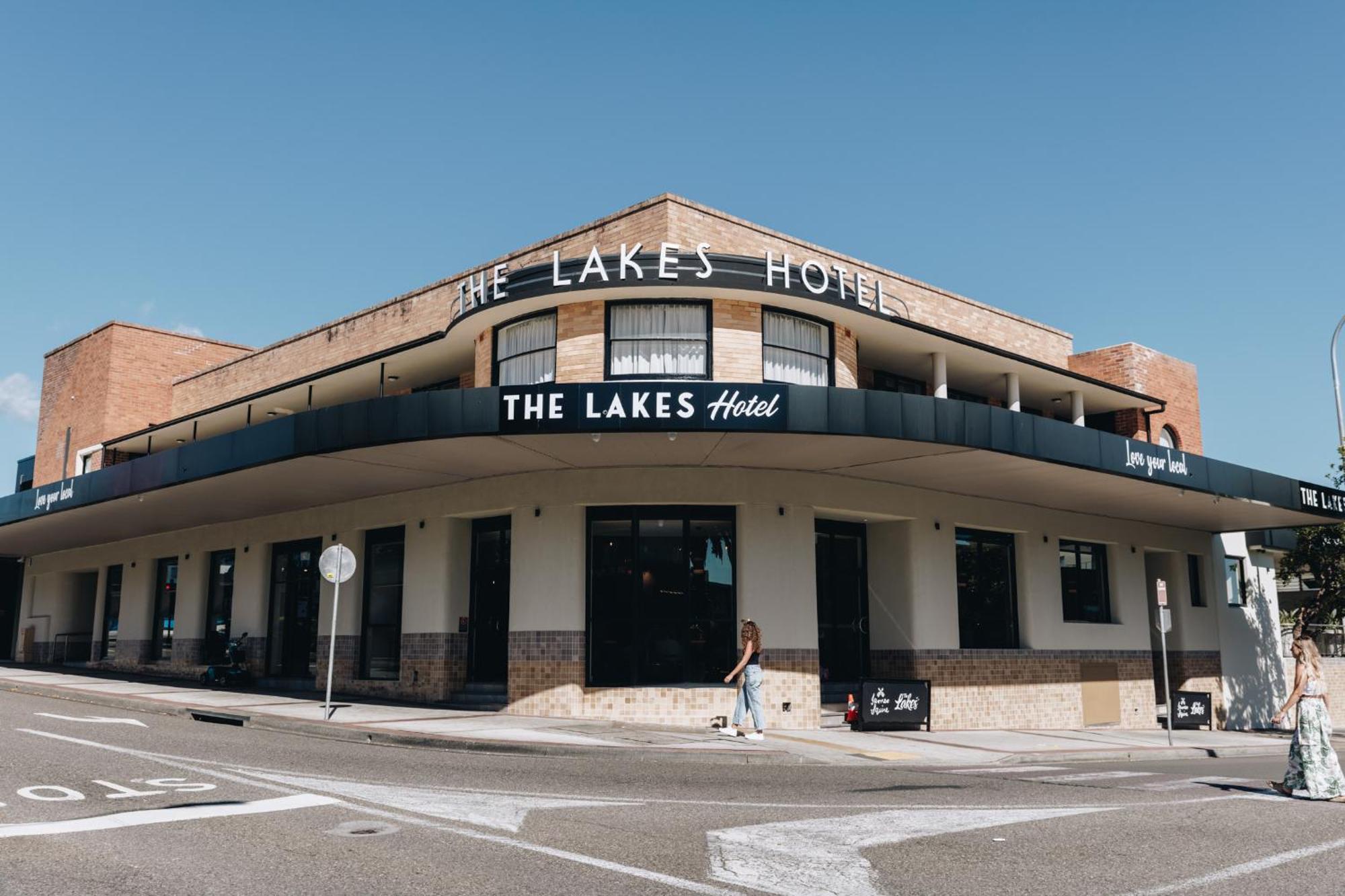 The Lakes Hotel Entrance Екстериор снимка