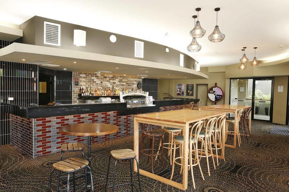 The Lakes Hotel Entrance Екстериор снимка