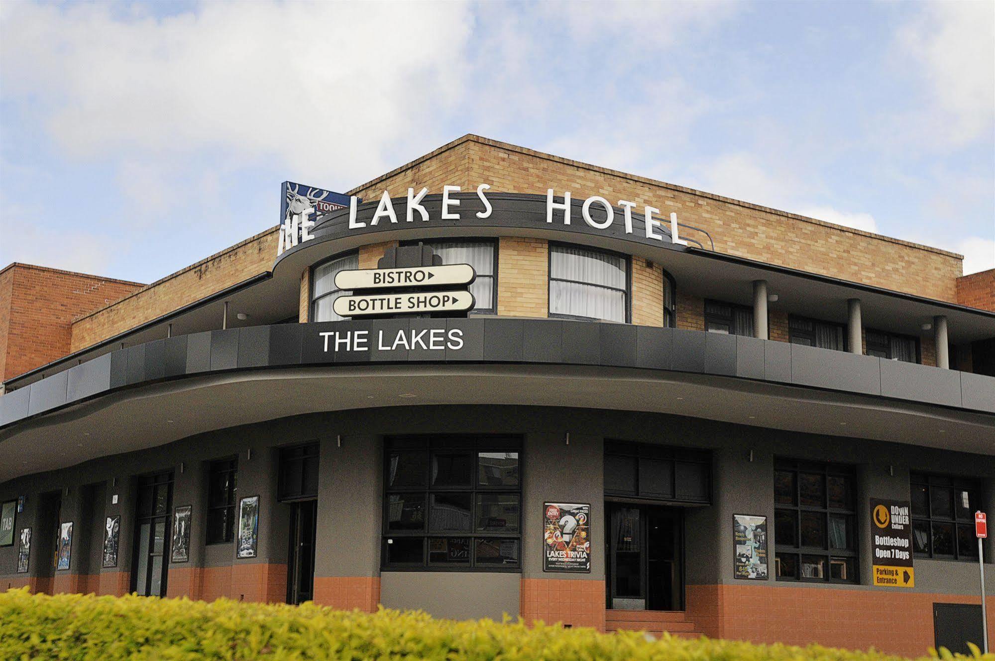 The Lakes Hotel Entrance Екстериор снимка